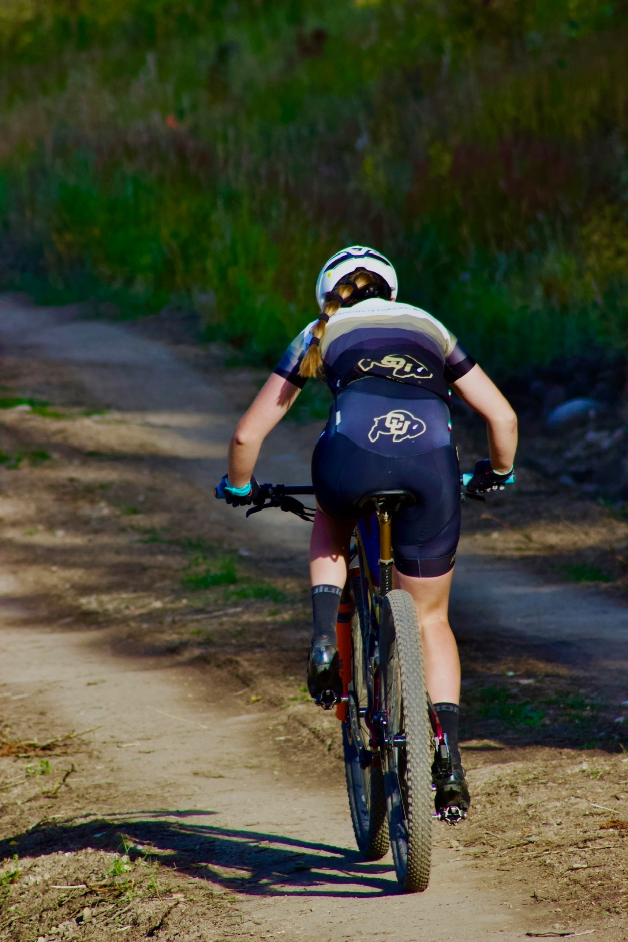 Bayli riding for CU Boulder in a mountain bike collegiate race